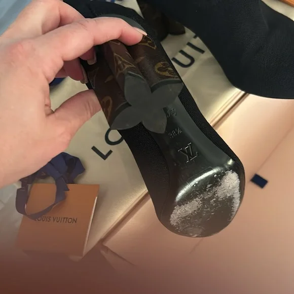 Louis Vuitton Elegant Black Ankle Booties - Picture 4 of 9